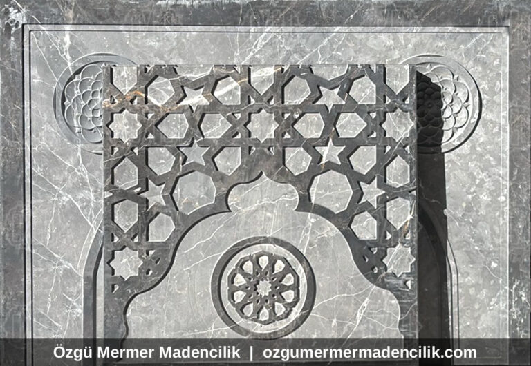 Geometrik desenli ve rozetli gri mermer işleme
