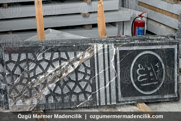 Geometrik desenli ve hat madalyonlu mermer işlemeler