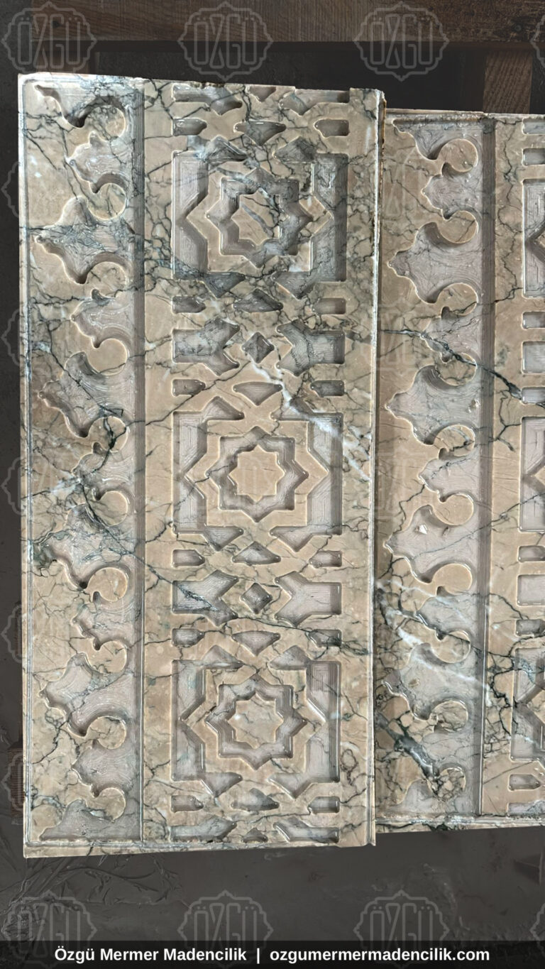 Damarlı mermer üzerinde geometrik kafes işlemesi