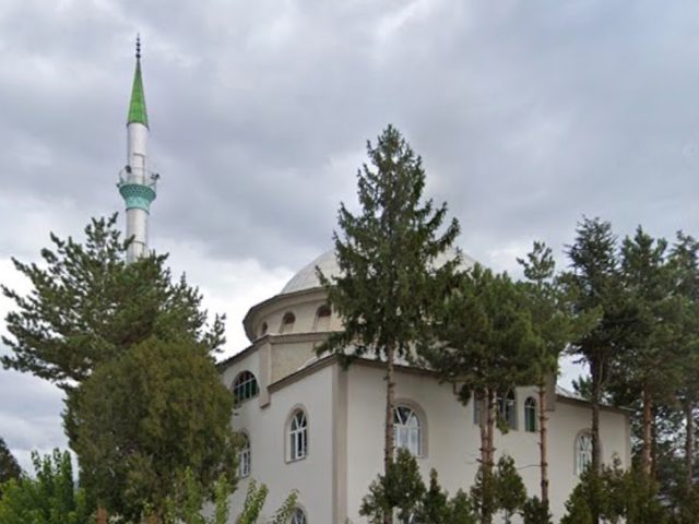 Çayırlı Merkez Camii