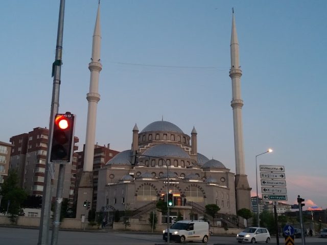 Hz. Ebubekir Camii
