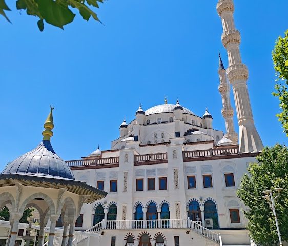 Muhsin Yazıcıoğlu Camii