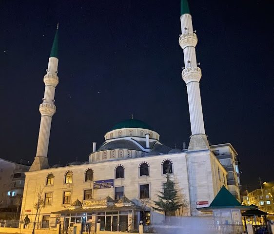 Üç Kızlar Camii