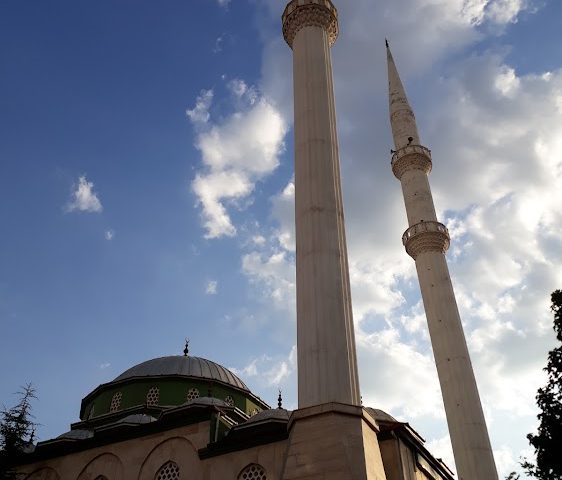 Üç Kızlar Camii